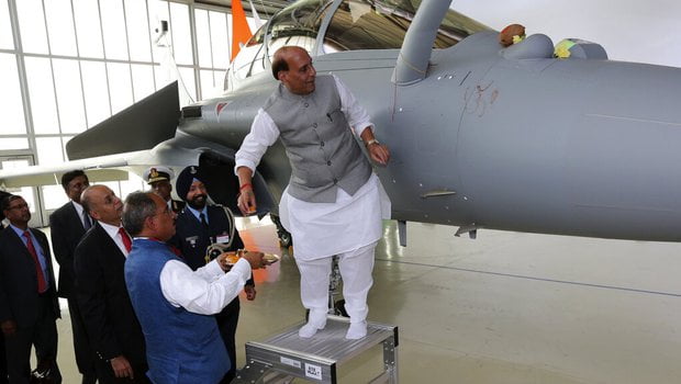 राफेल फाइटर जेट के वे फैक्ट्स जिनसे अभी तक आप थे अंजान 2 राफेल फाइटर जेट के वे फैक्ट्स जिनसे अभी तक आप थे अंजान | Rajnath Rafele