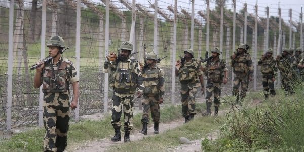 BSF का अलर्टः सीमा स्थित भारतीय ठिकानों पर ड्रोन हमले की फिराक में है पाकिस्तान | BSF