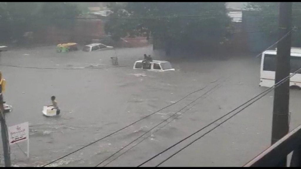 जयपुरः मूसलाधार बारिश से खुली प्रशासन के दावों की पोल, Video भी देखें | jaipur rain 1