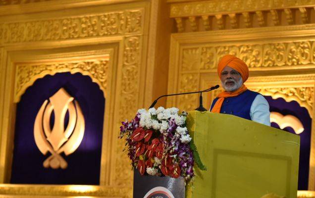 गोल्डन कुर्ता-पीतांबरी धोती पहने अयोध्या पहुंचे प्रधानमंत्री मोदी | patna sahib modi