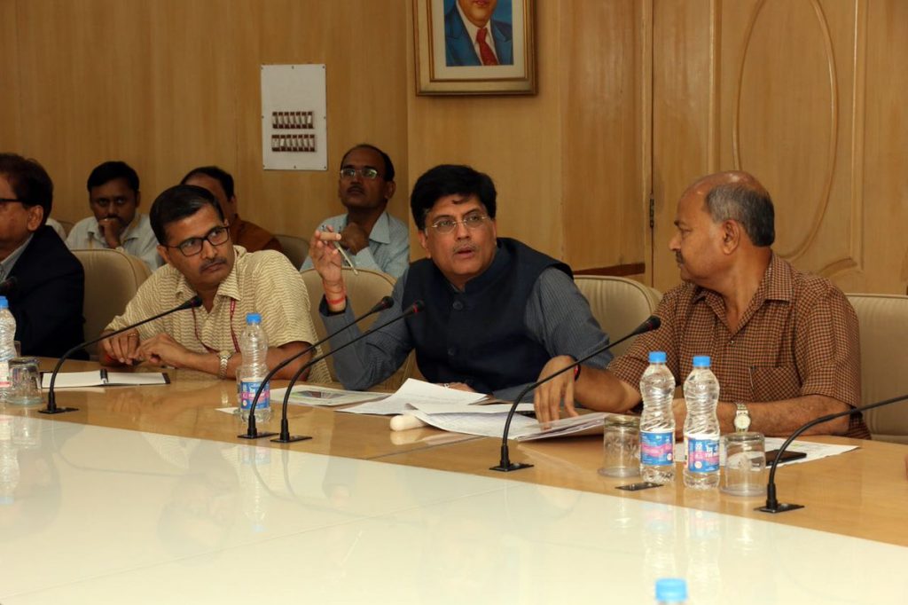 निजी ट्रेनें चलाने वाली कंपनियां अपने हिसाब से तय कर सकेंगी किराया 1 निजी ट्रेनें चलाने वाली कंपनियां अपने हिसाब से तय कर सकेंगी किराया | Piyush Goyal