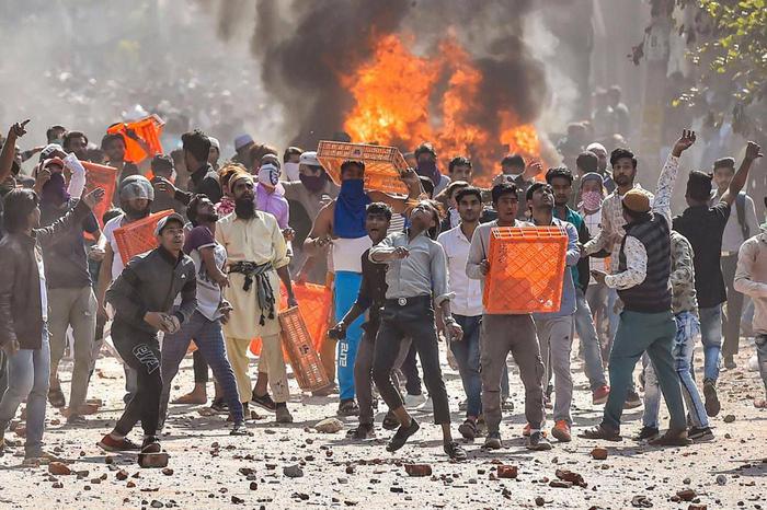 दिल्ली दंगाः सीताराम येचुरी-योगेंद्र यादव सहित 5 बनाए गए सह-आरोपी 1 दिल्ली दंगाः सीताराम येचुरी-योगेंद्र यादव सहित 5 बनाए गए सह-आरोपी | Delhi Riots