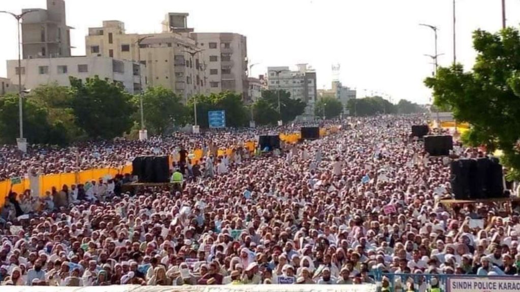 पाकः आतंकी संगठन के उकसावे पर शियाओं के खिलाफ प्रदर्शन, काफिर भी कहा 1 Sunni Protest Against Shia In Pakistan