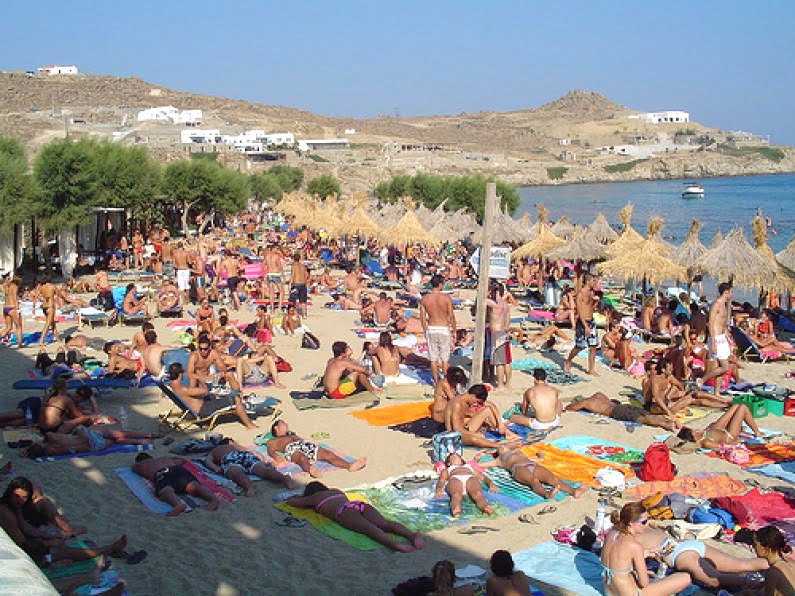 Beach पार्टी के लिए पूरी दुनिया में सबसे फेमस हैं ये 5 जगह 2 Beach पार्टी के लिए पूरी दुनिया में सबसे फेमस हैं ये 5 जगह | Mykonos 1