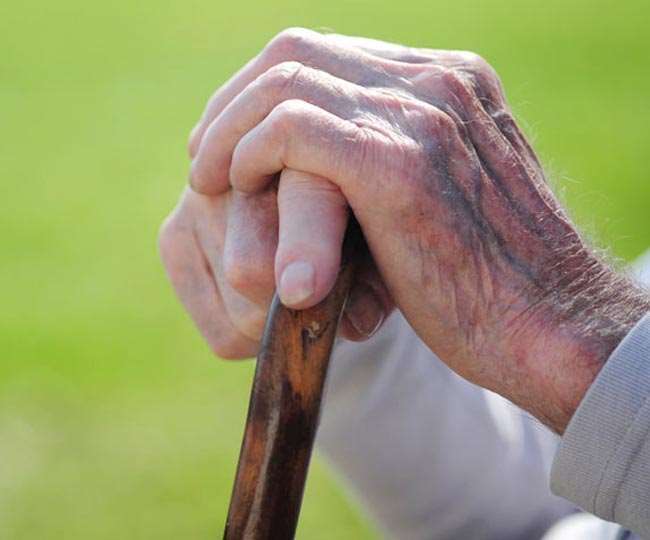 एक कॉल पर पेंशन की टेंशन होगी दूर, बुजुर्गों के लिए 26 जनवरी से शुरू होगा हेल्पलाइन नंबर | senior citizen
