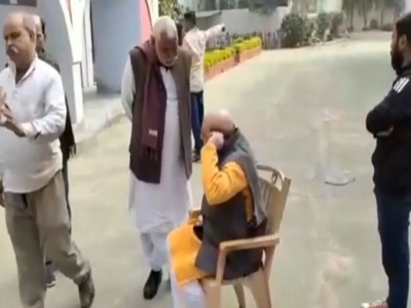 वाराणसीः छेड़छाड़ के आरोप में भाजपा के पूर्व विधायक की पिटाई, वीडियो वायरल 1 वाराणसीः छेड़छाड़ के आरोप में भाजपा के पूर्व विधायक की पिटाई, वीडियो वायरल | Ex Mla Varanasi