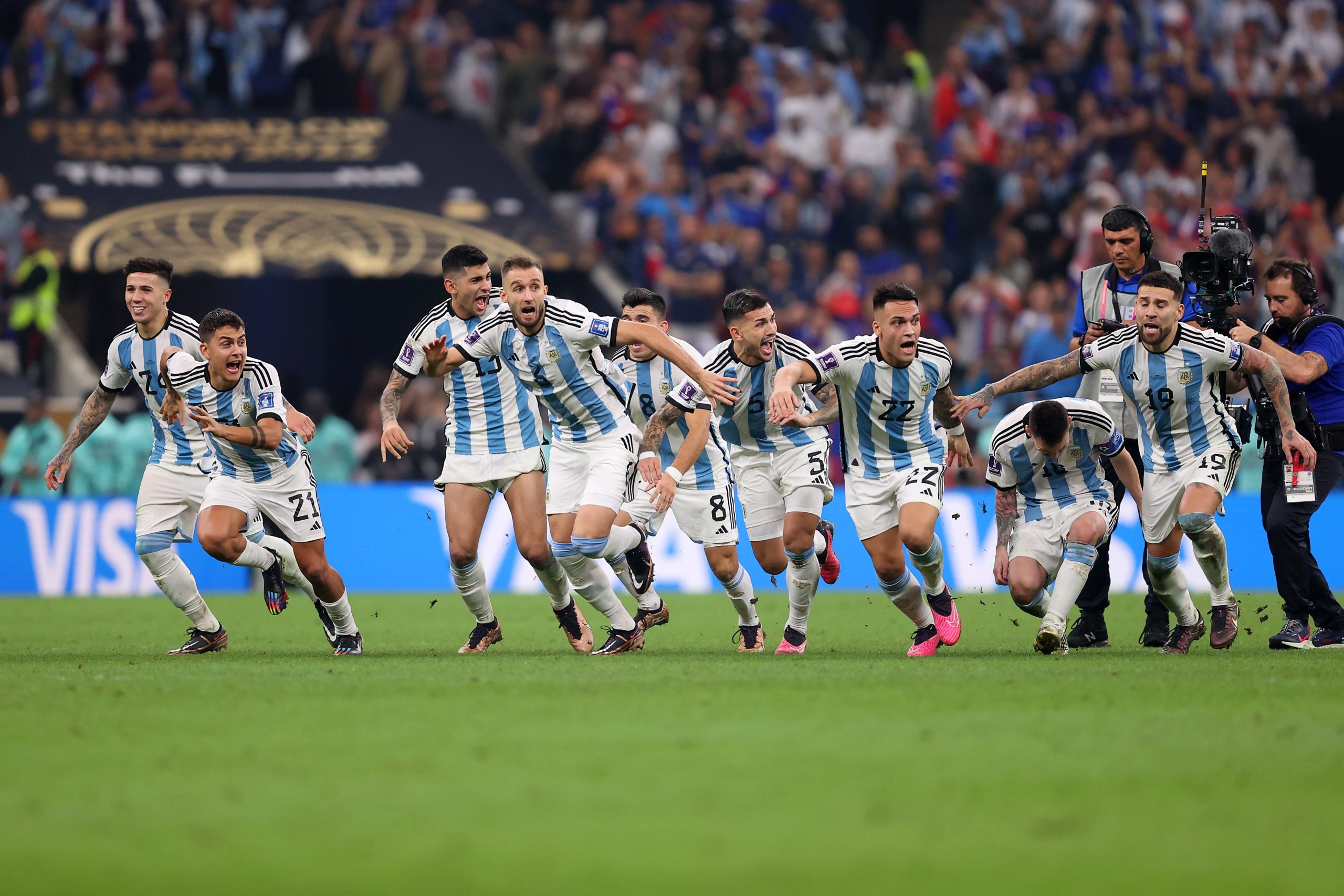 FIFA World Cup Final 2022: अर्जेंटीना ने 36 साल बाद फीफा विश्व कप जीता | FkR2Cq2XEAAaU p scaled